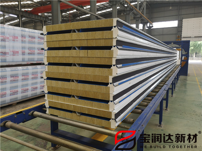 寶潤(rùn)達(dá)120kg容重聚氨酯巖棉夾芯板廠家