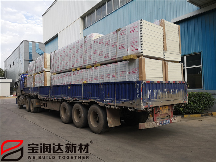 寶潤達(dá)5公分聚氨酯夾芯板湖南發(fā)貨