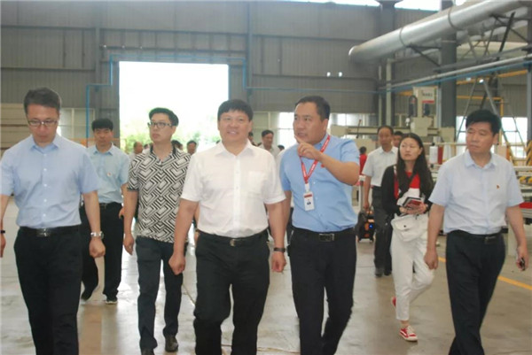 新聞快訊|寶豐縣縣委書記、縣長許紅兵率考察團(tuán)蒞臨寶潤達(dá)參觀調(diào)研